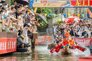 李璇评国足翻译：简直匪夷所思，缺乏对主教练最起码的尊重